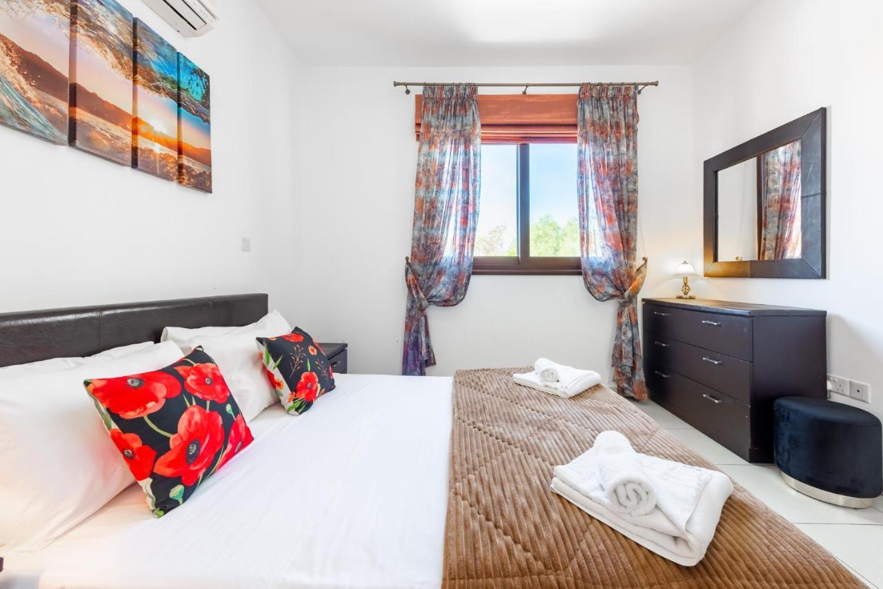 Sea Front Oceanus H2 By Ezoria Villas Ayia Napa Luaran gambar